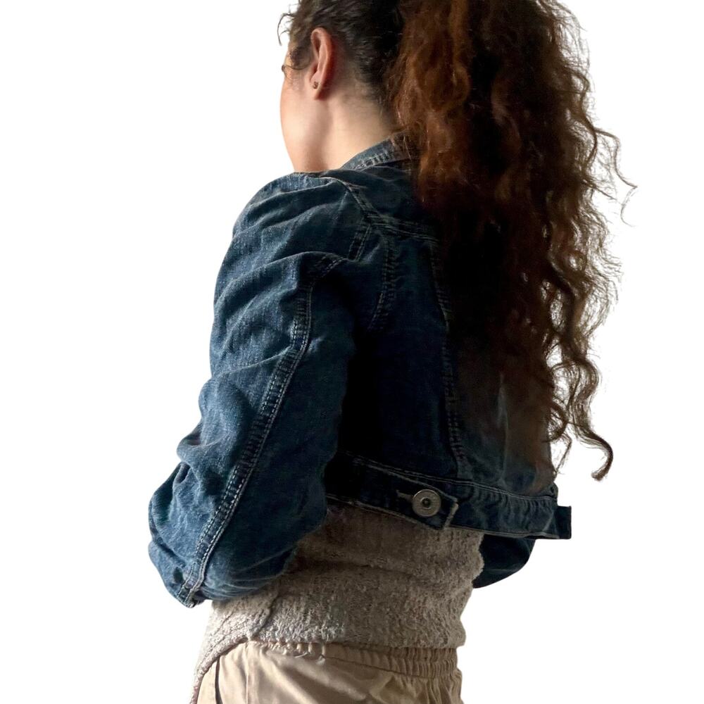 Cute cropped denim jacket!